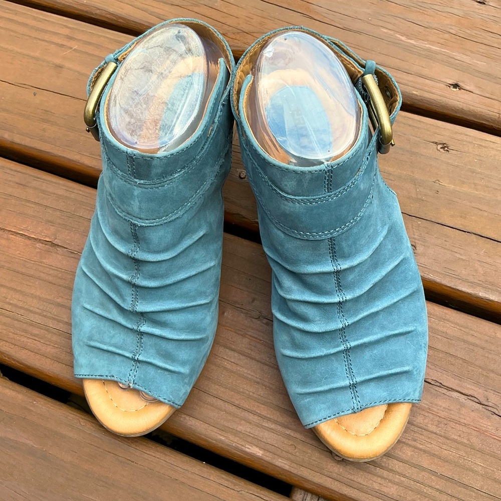 Stylish EARTH leather sandals💙💙 - Picture 2 of 13